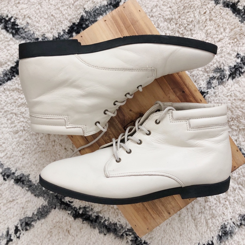 Cute little ivory ankle boots - size 8